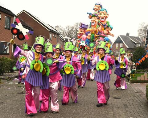 CV Reutummerteut pakt de Papsleef’n Wisselbokaal na geweldige Papsleef’n optocht