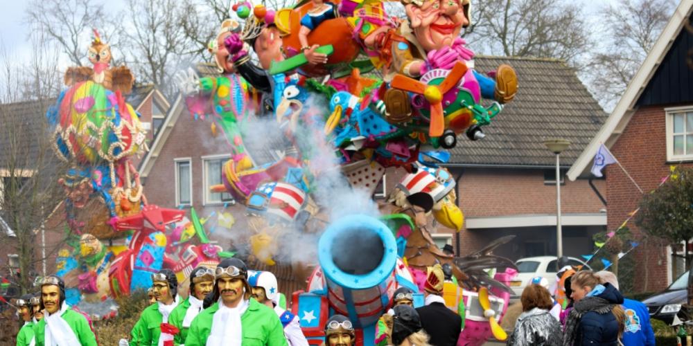 C.V. De Kroegtijgers winnen de Papsleef’n Wisselbokaal na geweldige Papsleef’n optocht